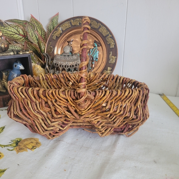 Vintage Wicker Butt Basket Willow - Picture 5 of 8